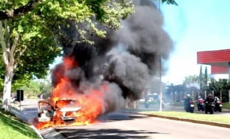 Carro explode e incendeia quando casal viajava pela BR-116, no RS