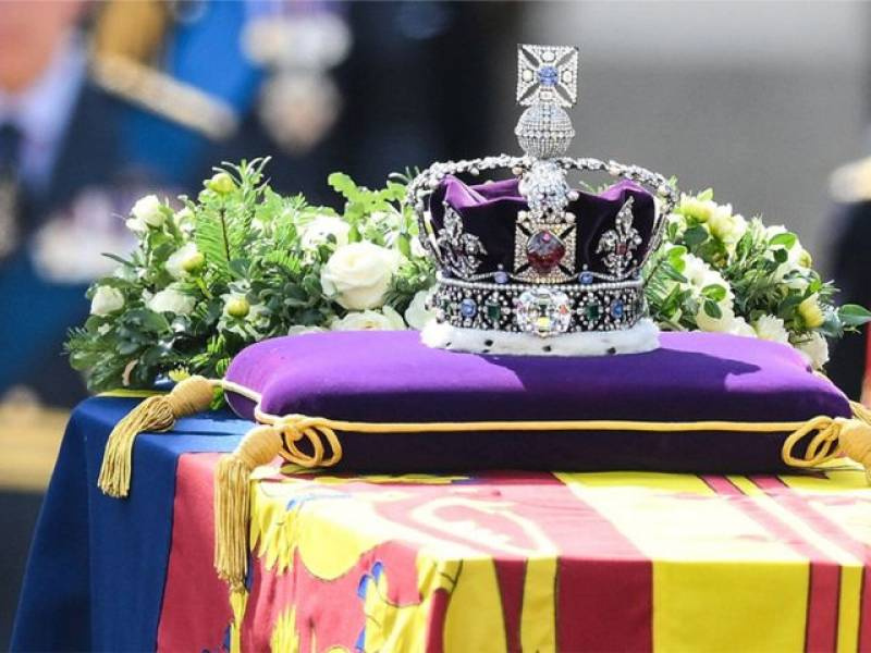 Rainha Elizabeth II é sepultada em Windsor após dez dias de homenagens fúnebres