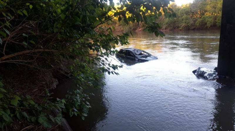 Mulher morre após carro cair da ponte da ERS 569 em Barra Funda