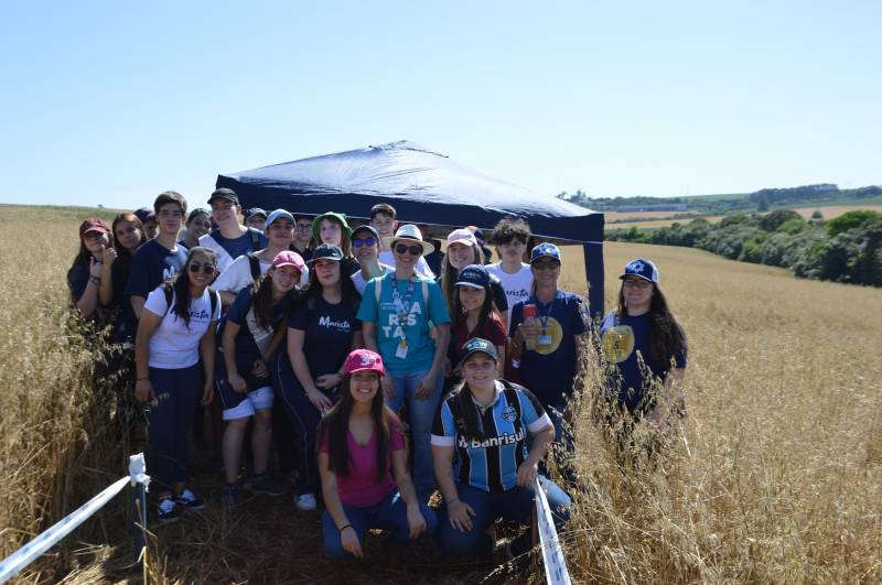 Área de agronomia recebe em dia de campo alunos do Colégio Marista