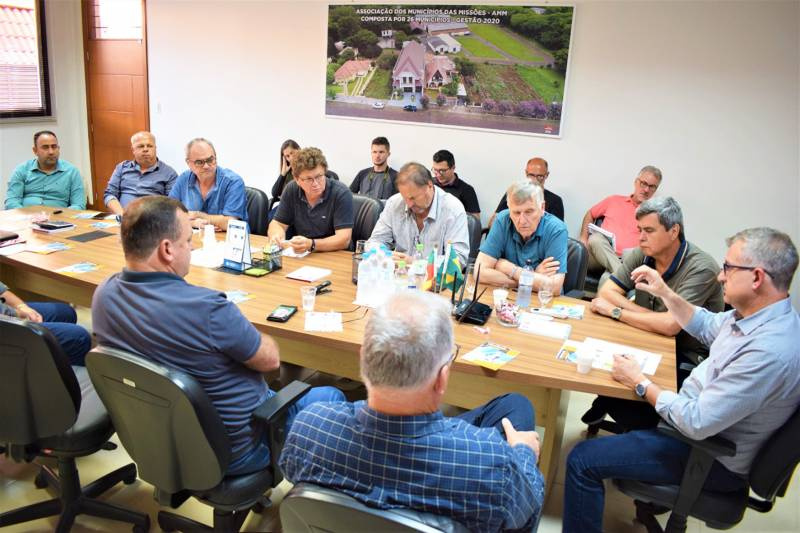 Prefeitos aclamam ponte internacional como prioridade