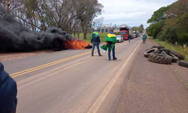 Pontos com bloqueios nas rodovias federais no Rio Grande do Sul