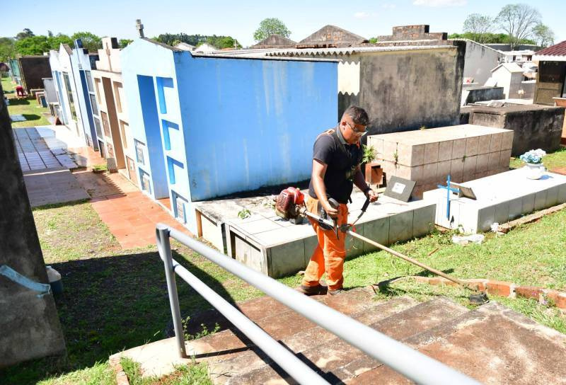 Cemitérios municipais estarão abertos das 7 às 19 horas nesta quarta-feira
