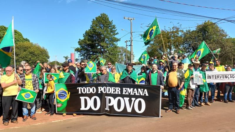 Apoiadores de Bolsonaro realizaram protesto em Santo Ângelo