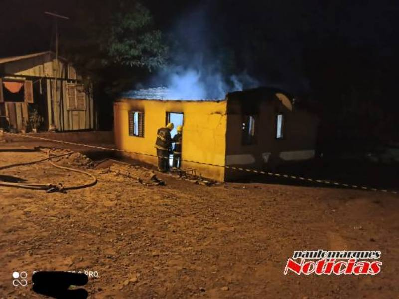 Homem morre carbonizado em incêndio em residente no interior de Porto Mauá