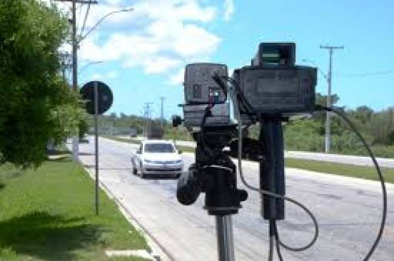 Em vez de radar móvel, lombadas eletrônicas não seriam o mais adequado?