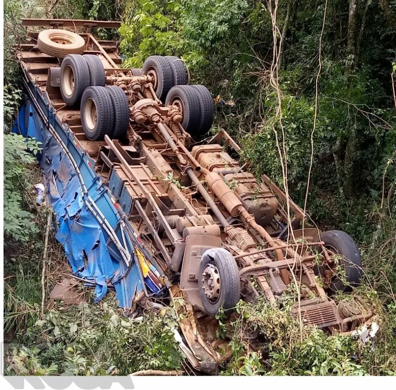 Caminhoneiro de Santo Augusto é vitima fatal após caminhão cair em ribanceira