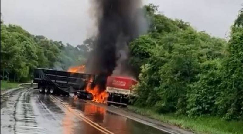 Carreta de Frederico Westphalen se envolve em acidente com duas vítimas fatais na BR-282