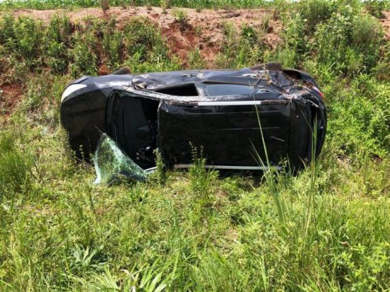 Caminhoneta capota após ter frente cortada em Catuípe
