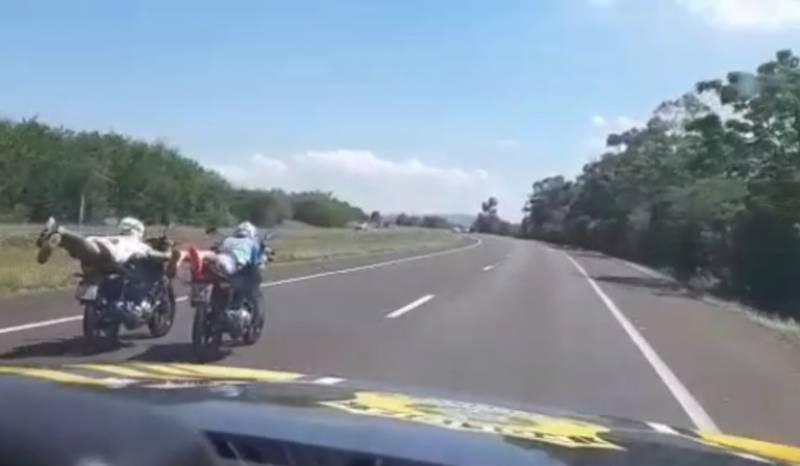 VEJA VÍDEO: PRF intercepta motociclistas fazendo malabarismo na BR 116