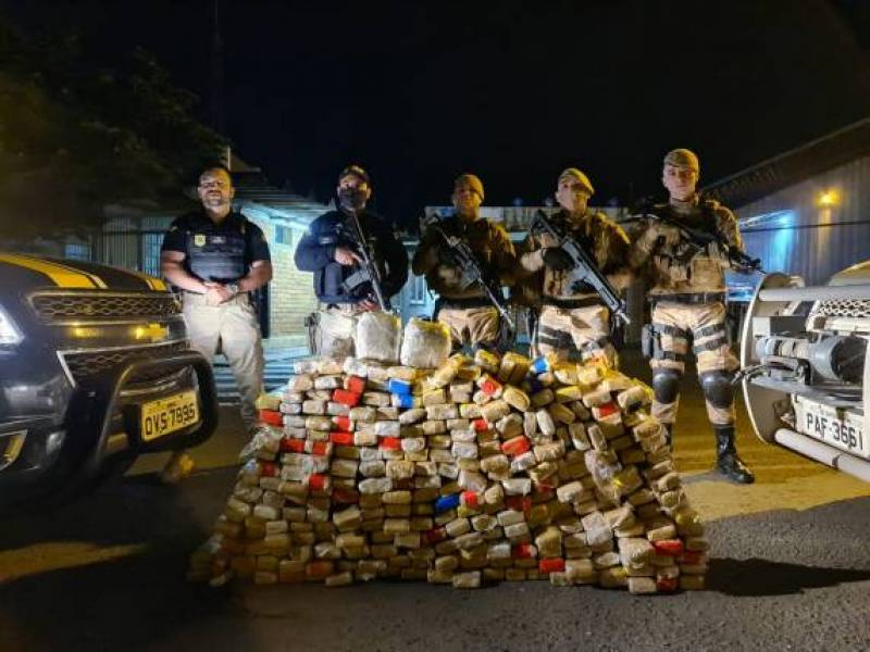 Operação conjunta da PRF e Polícia Militar apreende 240 kg de maconha e 1 kg de skunk