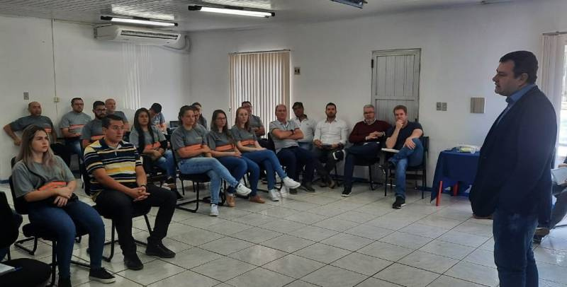 Corsan recebe novos operadores de tratamento de água e poços para apresentação e integ