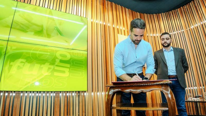 Governo reformula programa para combater evasão escolar e lança iniciativa voltada para empregabilidade jovem