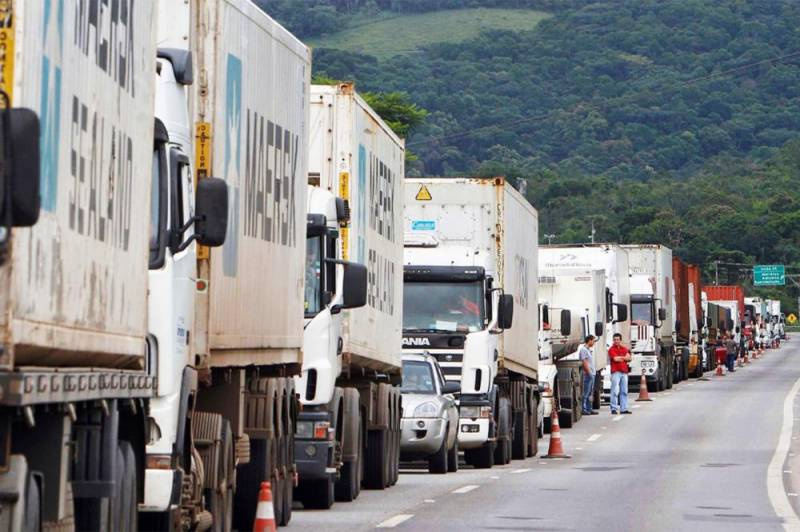 Sindicato dos caminhoneiros confirma greve nacional para a próxima segunda-feira, 1
