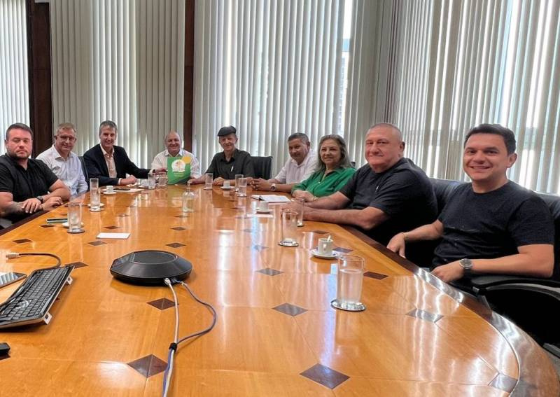  Comissão da 11ª FEAAGRI MISSÕES é recebida pelo diretor Gaspar Saikoski do Banrisul