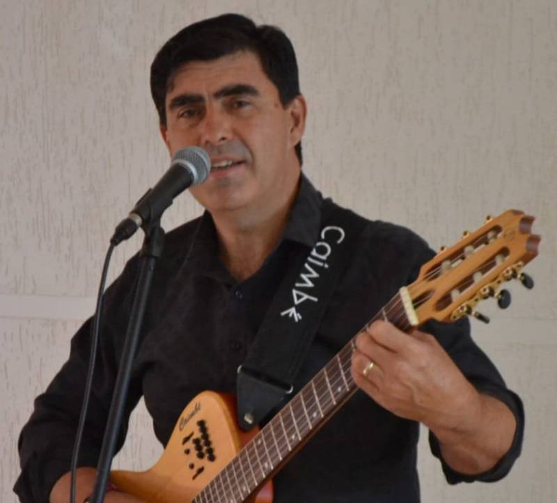 Jarbas Farias no show das onze no Brique da Praça