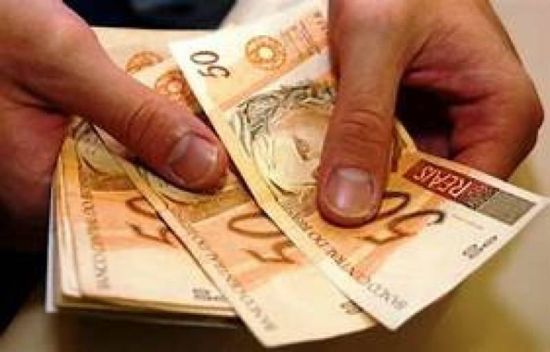 Bancos praticam consignados do INSS com taxas acima do teto, diz relatório