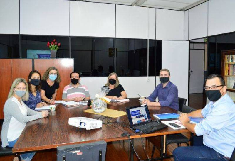 Secretário de Educação de Ijuí, Cláudio Souza apresentou ao prefeito o plano de volta 