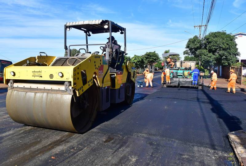 Avançam obras de pavimentação asfáltica na cidade e no interior