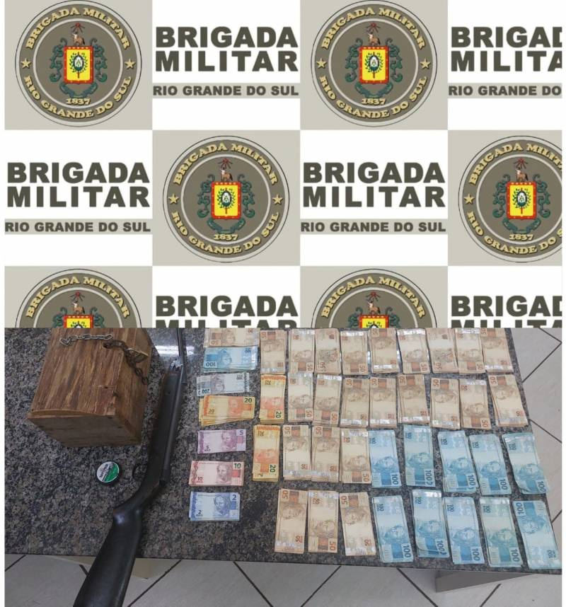 Homem tenta fugir da polícia com baú cheio de dinheiro