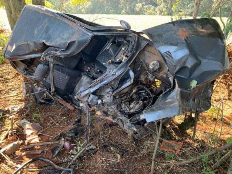 Após acidente na ERS-324 em Ronda Alta veículo é abandonado e depenado