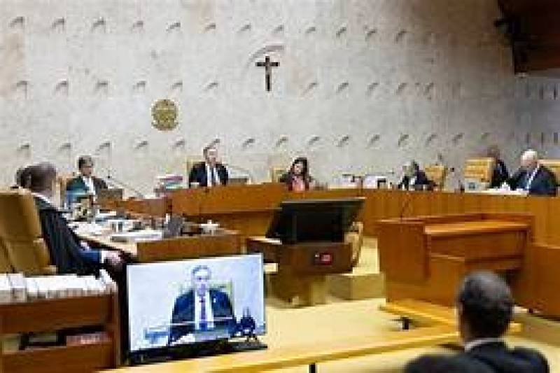 Supremo decide que o porte de maconha para uso próprio não é crime