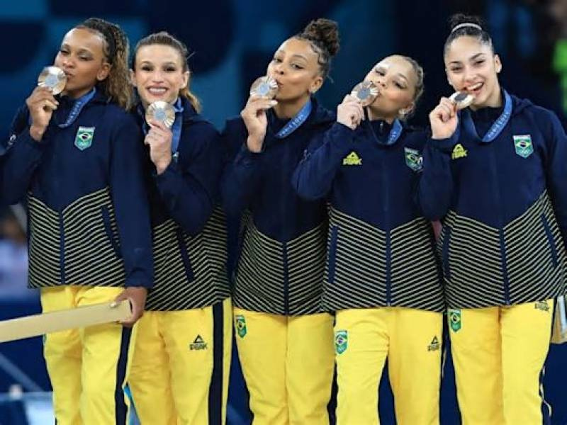 Com sangue, suor e brilho, Brasil é bronze por equipes na ginástica na Olimpíada 2024