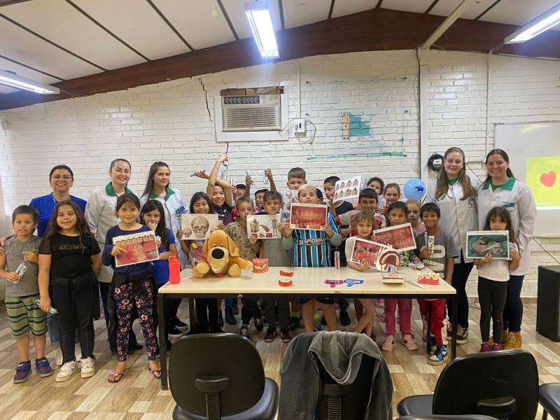 Educação em Saúde Bucal: Alunas de Enfermagem promovem conscientização na Escola Madre Catarina Lepori