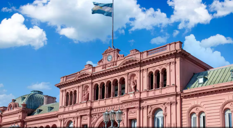 Ministro da Economia da Argentina anuncia redução de impostos para carros e motos no país