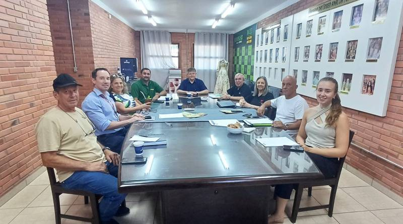 Fenamilho busca melhorias na estrutura elétrica do Parque