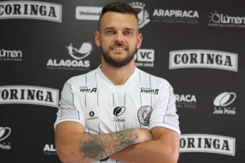 Zagueiro Santo-angelense Cristian Lucca na Final do Alagoano 2025