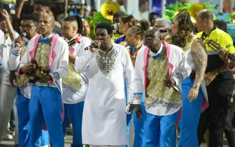 Em despedida de Neguinho da Beija-flor, escola conquista seu 15º título no carnaval do Rio de Janeiro