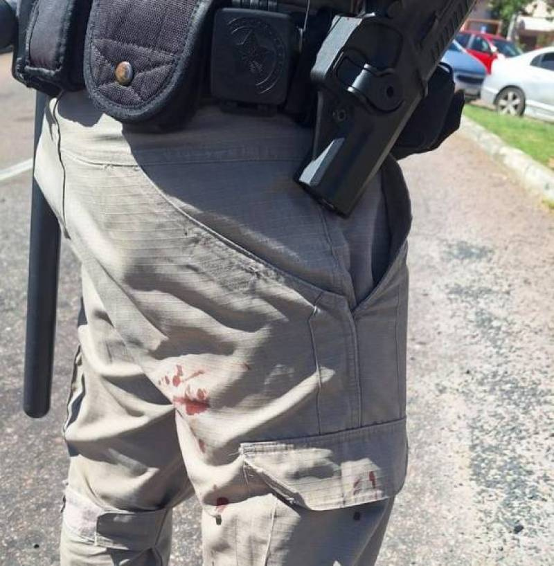 Homem tenta roubar arma de PM, esfaqueia policial e é baleado