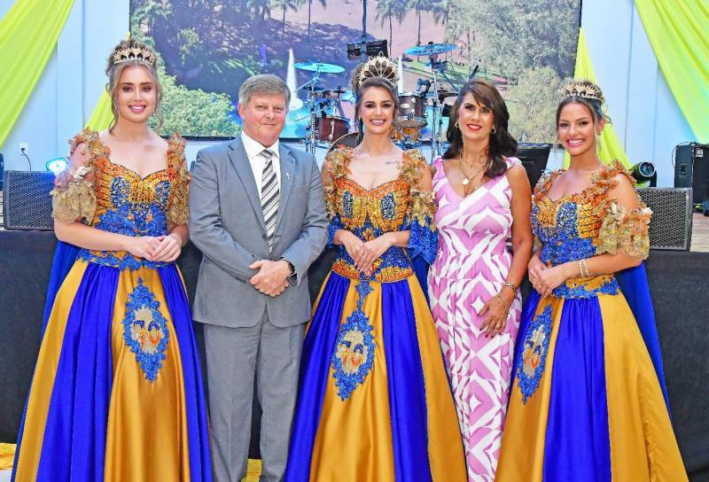 Noite de Gala marca a Coroação das Soberanas da 21ª Fenamilho Internacional