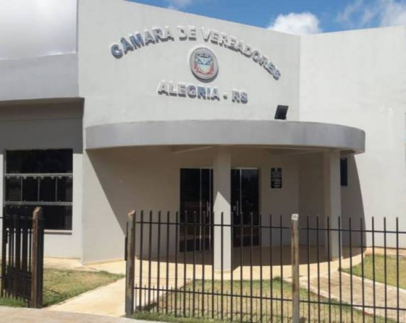 Vereadores de Alegria ficam impedidos de receber salários até o fim do ano