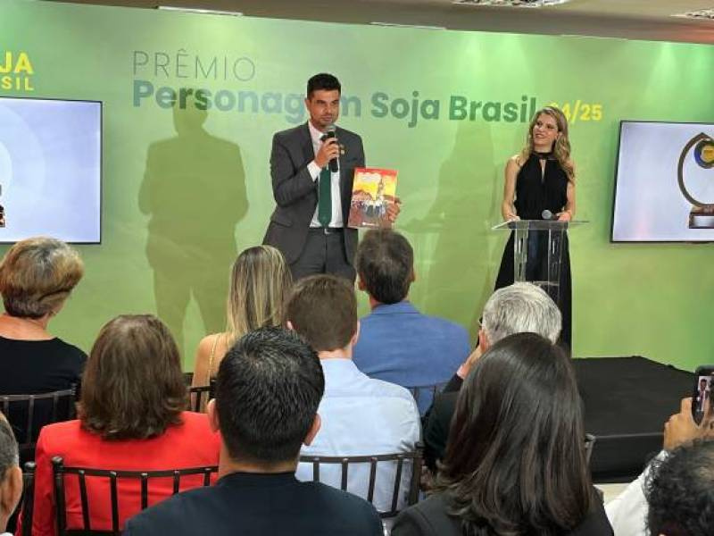 Fenasoja 2026: Livro que resgata os 100 anos da soja é lançado em Brasília