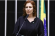 Condenada a dez anos de prisão, Carla Zambelli anuncia que deixou o Brasil