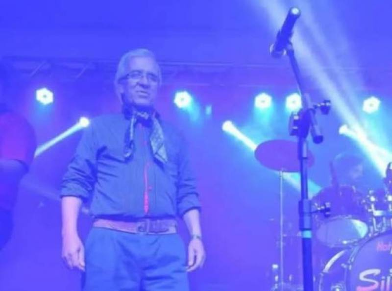Vocalista do Grupo Os Qüeras morre no palco durante baile, em Caxias do Sul