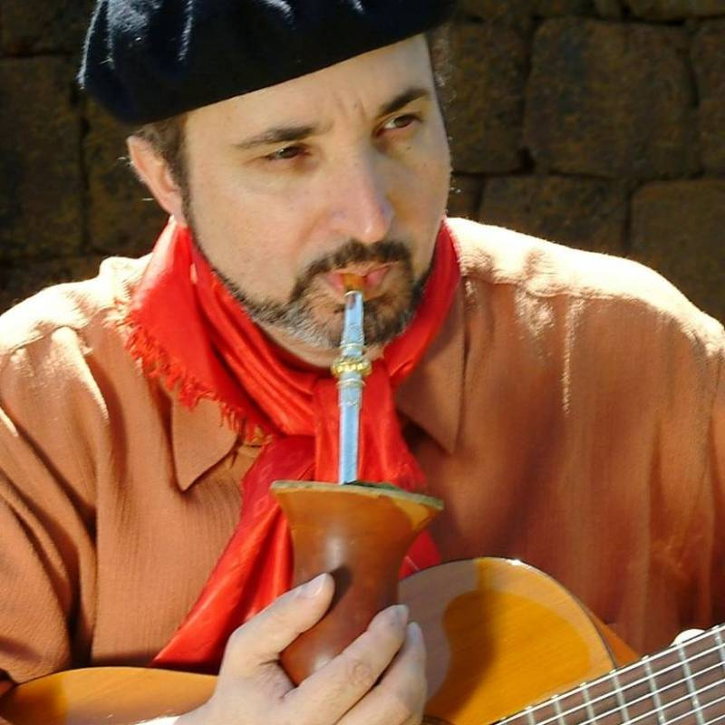 Rubilar Ferreira é atração musical no Brique da Praça domingo,14