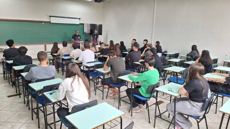 URI Santo Ângelo realiza vestibular com foco em temas relevantes e redação dissertativ