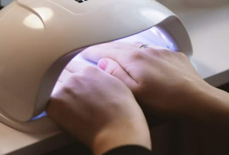 Unhas e esmalte em gel: Anvisa proíbe substâncias por risco de câncer
