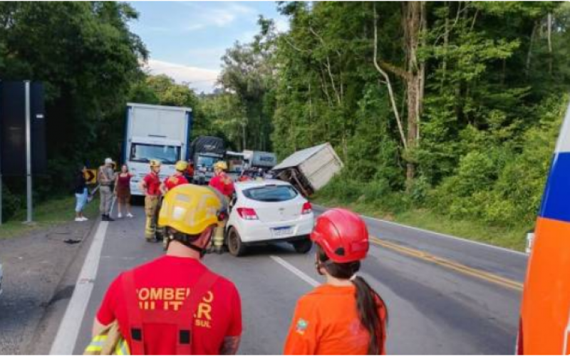 Acidente na ERS-122 deixa mulher ferida após colisão 