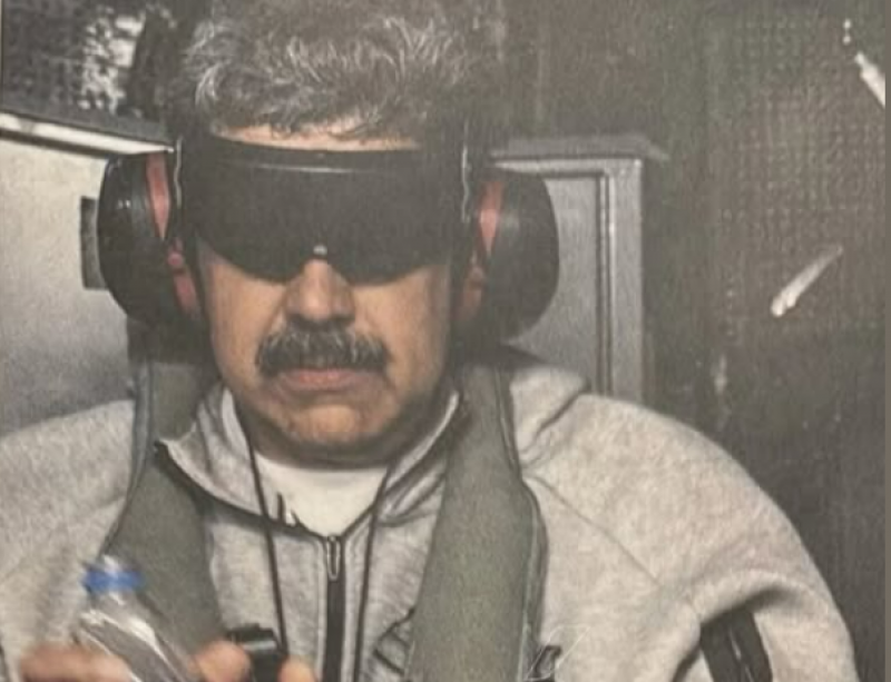 Donald Trump divulga primeira imagem de Maduro após ser capturado na Venezuela