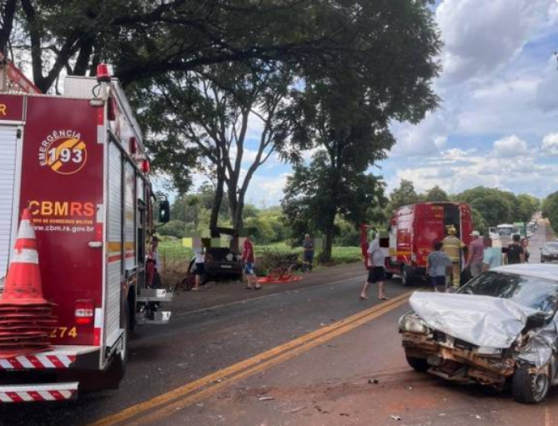 Acidente entre dois veículos deixa três feridos na BR-472, em Santa Rosa