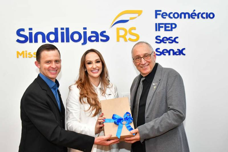 Amanda Sarturi Pacheco assume a presidência do Sindilojas Missões