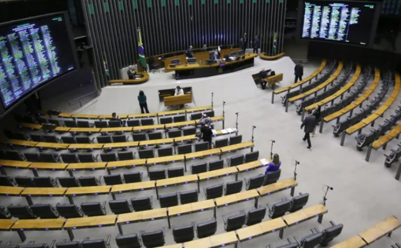 Câmara: reajuste fura-teto pode elevar salários de servidores a R$ 77 mil