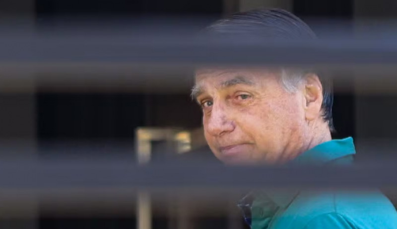 Bolsonaro passou mal na cadeia e está sendo monitorado de acordo com familiar