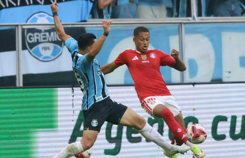 Grêmio goleia o Inter na Arena e dá um passo decisivo na direção do título gaúcho