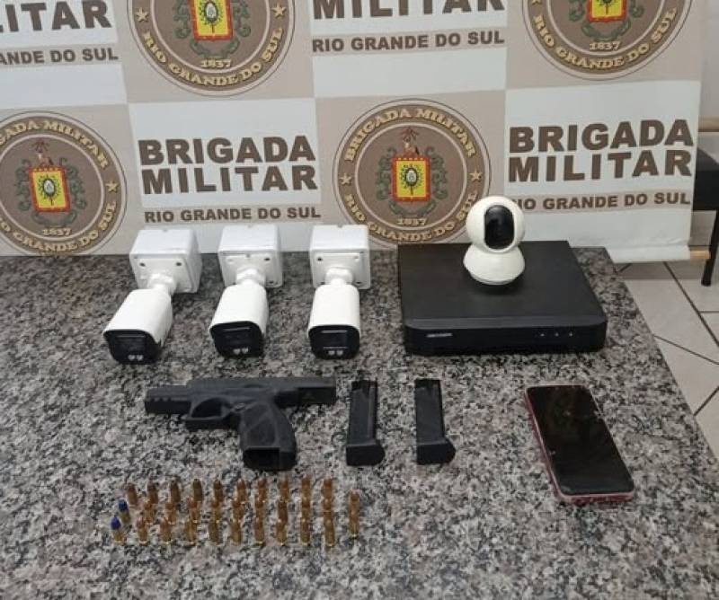 Brigada Militar prende individuo por porte ilegal de arma de fogo de uso restrito em Santo Ângelo