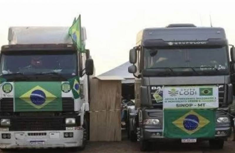 Caminhoneiros alertam governo sobre greve nos próximos dias